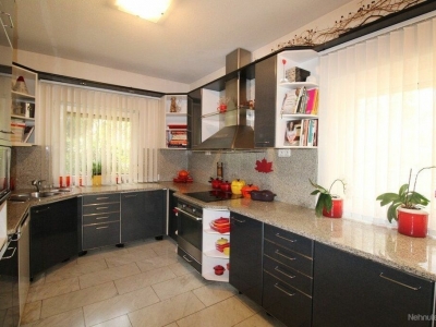 PODUNAJSKÁ UL. - ATYPICKÝ - 6i RODINNÝ DOM - PRE SÚKROMNÉ AJ FIREMNÉ ÚĆELY - S 2 TERASAMI A GARÁŽOU