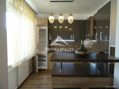 Na prenájom 3-izbový byt v Ružinove-Nivy, zariadený, parkovacie státie