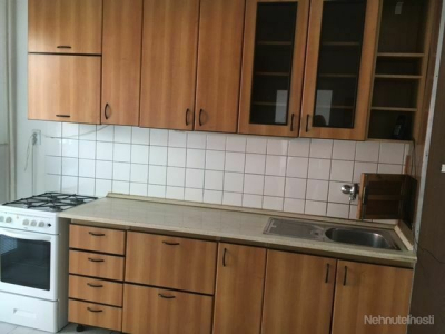 Dáme do prenájmu veľký 3 izbový byt na Robotníckej ulici Bratislava III exkluzívne