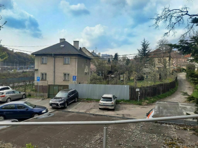 INVESTIČNÁ PRÍLEŽITOSŤ RODINNÉHO DOMU S POZEMKOM 988 M2, NOVÉ MESTO - KRAMÁRE