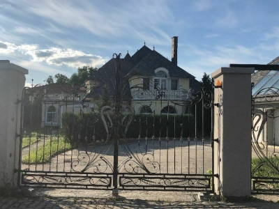 Priestranná vila pri Bratislave - Ivanka pri Dunaji.