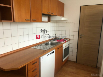 Priestranný 3i. byt s balkónom, garážou a pivnicou v Ivanke pri Dunaji