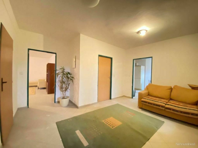 Na prenájom/3 izbový byt v Rovinke so záhradkou a 2 parkovacími miestami